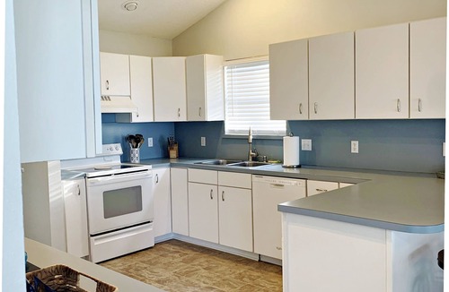 Tool House | Waterfront 1 level house w/108' of Unobstructed Views,HUGE Yard and double dock