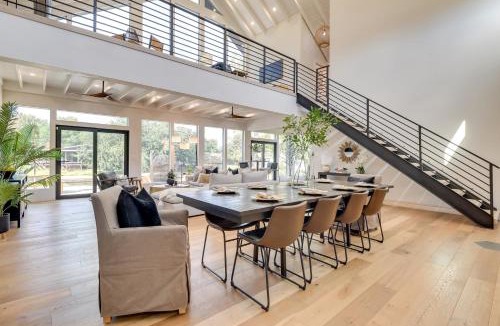 Granbury House | Waterfront Granbury Home w/Electric Fireplace!