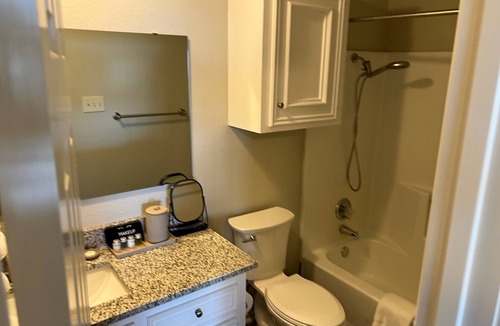Lakeside House | Waterfront Home Minutes from Downtown Fort Worth and Stockyards