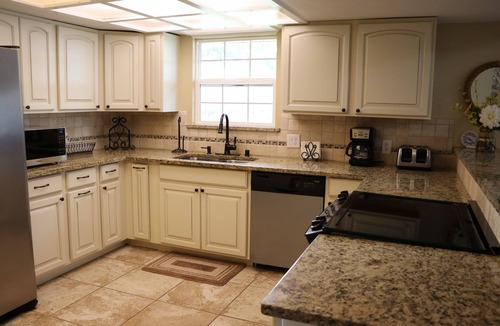 Chandler House | Waterfront Home! Relax & Enjoy the Serenity of Lake Palestine.