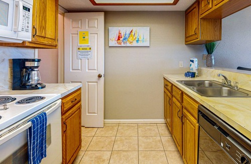 Pirates Cove House | Waterfront Townhouse with High-Speed WiFi and Central AC & Snowbird-Friendly
