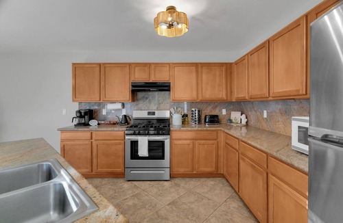 Green Valley House | Welcome to Cactus Retreat—a modern 5BR/3BA getaway featuring a private pool, fire pit, grill, and dedicated office. Unwind in a comfortable king-bed primary suite and enjoy spacious living for families and groups. Pet‑friendly.