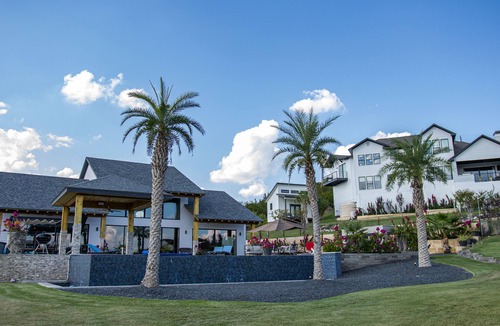 Lakeway House | Welcome to Little La Jolla Resort, a luxury destination for special occasions.