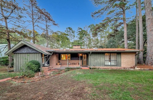 Lufkin House | Welcome to The Lawerence House! Full of room and special touches!