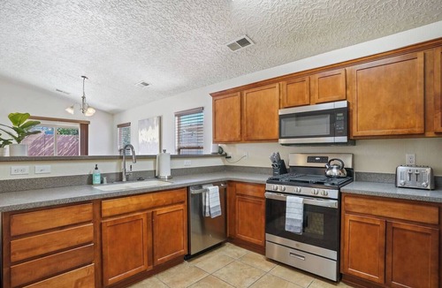 Rio Rancho House | Welcome to The Reynosa Retreat in picturesque Rio Rancho - No House guests without prior approval from host.
