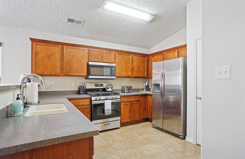 Rio Rancho House | Welcome to The Reynosa Retreat in picturesque Rio Rancho - No House guests without prior approval from host.