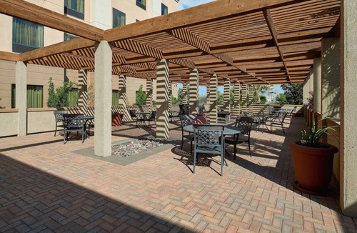 Waco Hotel | Welcoming Stay Near Texas Sports Hall of Fame, Free Parking & Breakfast, Pool!