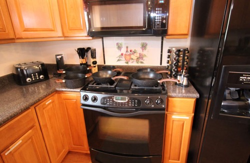 Farmington House | Well-Stocked and Spacious w/Hot Tub, Pool Table, Firepit and Fast Wifi