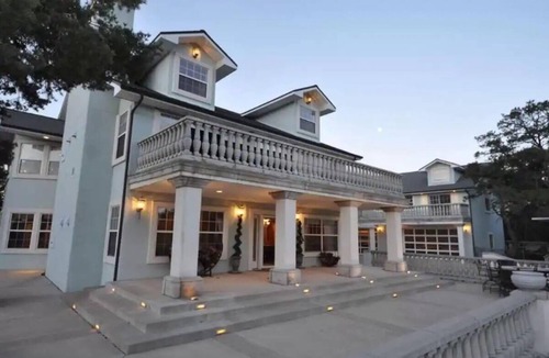 Tyrone House | West Wing of Exquisite Mountain Estate with Pool [West Wing]
