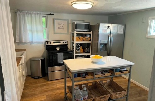 Palo Pinto County Cabin | Wet Feet Retreat! Lake front cabin in quiet cove.