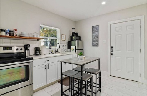 Jefferson Apartment | WeWelcome you to our 1 Bed 1 Bath Studio Unit B