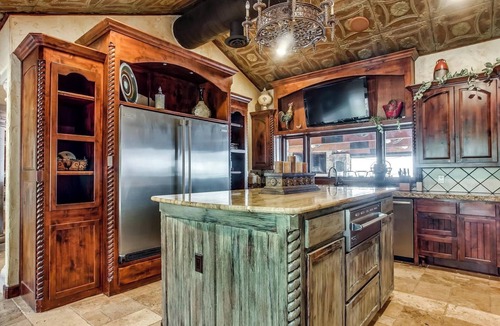Fort Worth House | Whiskey Pines Lodge - Eagle Mountain Lake Luxury Lodge - A guest favorite!