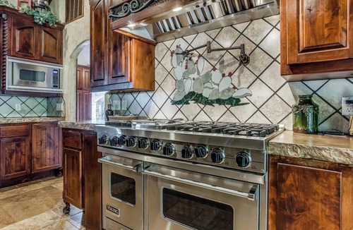 Fort Worth House | Whiskey Pines Lodge - Eagle Mountain Lake Luxury Lodge - A guest favorite!