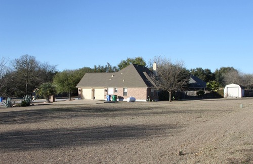Pflugerville House | Whole house with a Texas sized lot