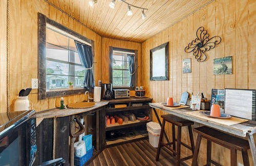 Mountain Home Cabin | Will Bill's Hideaway Cabin- Texas Hill Country Western-themed cabin for 6 in the woods near Kerrville & Fredericksburg