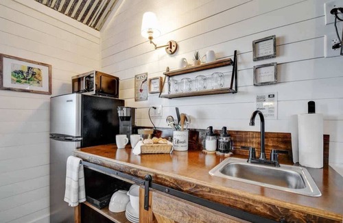 Fredericksburg House | Wine Country Cottage w/Scenic Hill Country Views