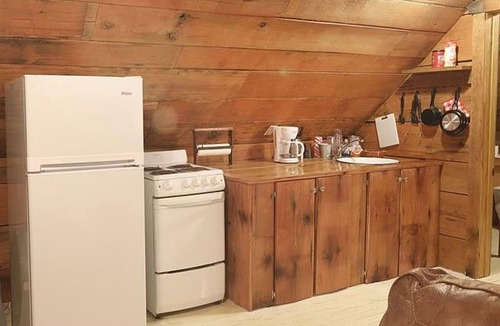 Eustace Cabin | Wonderful 13 Acre East Texas Getaway near Canton on 3 Stocked Ponds!