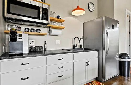 Dripping Springs House | Wonderful Open-Plan Cottage for a Fantastic Family Retreat to Texas Hill Country near Dripping Springs, Texas
