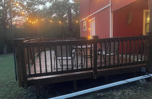 Somerville Cabin | Wooded 2 bedroom 2 bath Cabin retreat near Lake Somerville Texas