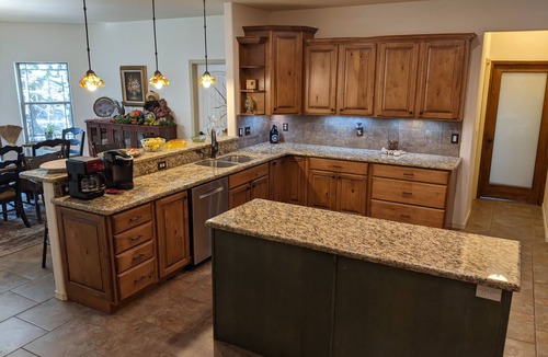 Cloudcroft Ski Chalet | Woodlands Chalet: Forest, Luxury, Parking, Bedrooms w/Ensuite Bathrooms, CLEAN