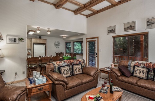 Cloudcroft Ski Chalet | Woodlands Way Chalet- A cozy get-away in Cloudcroft NM.