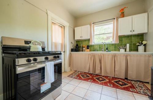 Rincon Heights Apartment | Work Desk- FirePit-Pool-Steps to UofA