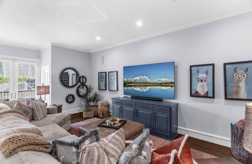 Uptown House | World Cup Stay | 19.5 miles to AT&T Stadium