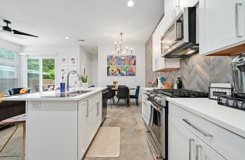 Dawson House | Wow! 5-Star Luxury ~ Safe & 3M to DT ~