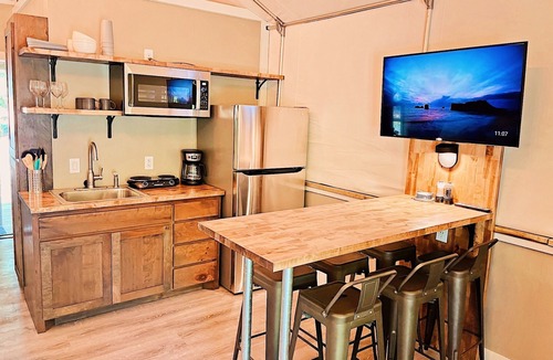 Sutherland Springs Cabin | Wow! Brand new Creekfront Cabin! Hot tub, hiking, kayaking & more! - RC12