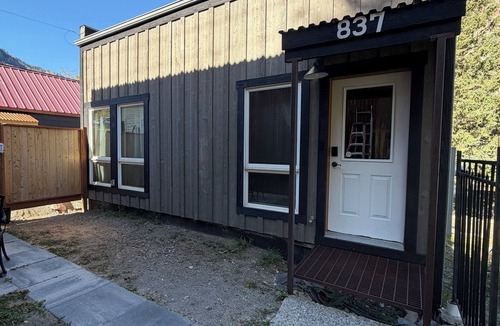 Ouray House | Yankee Boy! Main Street with A/C and soaking Tub