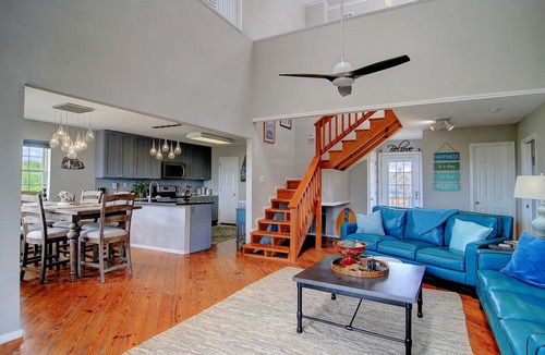 Port Aransas House | You can truly enjoy the Port A lifestyle in this colorful home. Monthly rentals