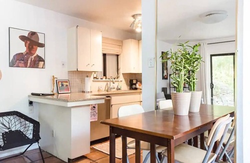 Barton Heights House | Your Barton Springs & Zilker Park Getaway! Walkable! Discover Austin's charm!