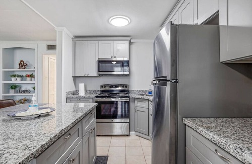 Iowa Apartment | Your Chillax Cozy Spot to Unwind n Recharge - HAR4