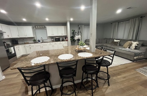West Dallas House | Your Home Away from Home – 3BR Near Downtown & Trinity Groves