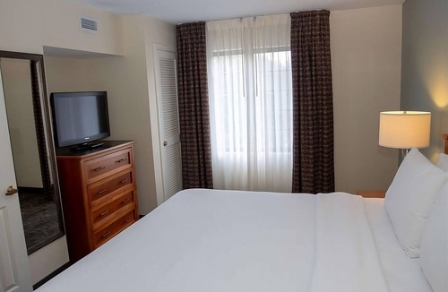 Vance Jackson Hotel | Your Ideal San Antonio Getaway | 2 Spacious Units | Kitchen | Free Breakfast