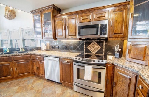 Canton House | Your own lake house less than a mile from Canton Trade Days