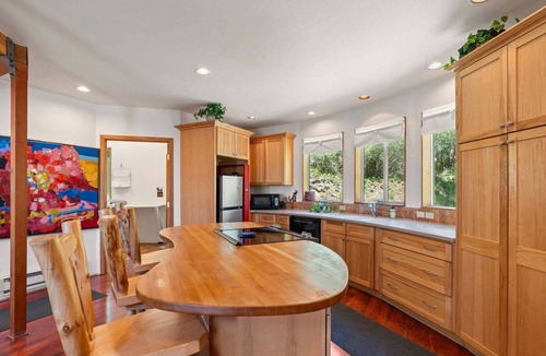 Forest Lakes House | Yurt Inspired Home,Great Back Deck, Adventure Close!