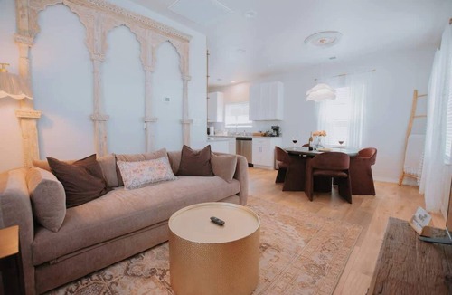 South Broadway House | ZenDen Spa+Sauna+Hot Tub+Pet Friendly+No Pet Fee!