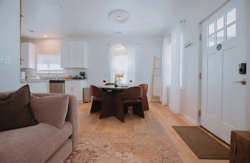 South Broadway House | ZenDen Spa+Sauna+Hot Tub+Pet Friendly+No Pet Fee!