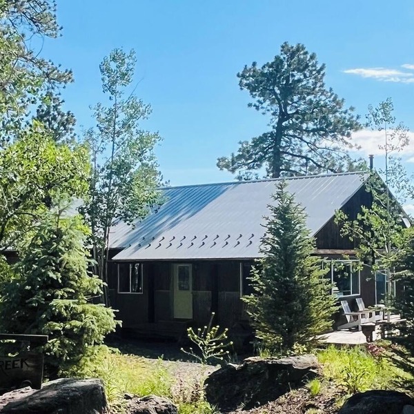 Cannon Creek Cabin - Adult only, private, great views, Hot Tub and Outdoor Sauna