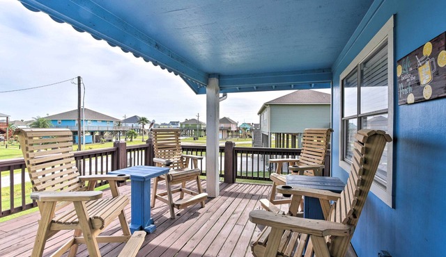 1/2 Mi to Gulf: Family Home in Crystal Beach!