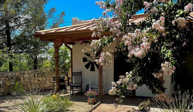 1 bed cute casita near NMSU, pet friendly