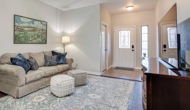 1 Mi to Historic Dtwn Weatherford: Home w/Yard