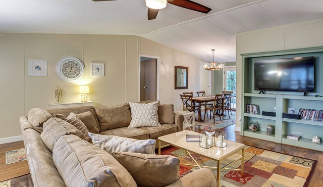 1 Mi to Lake Texoma! Family Home in Woodsy Setting