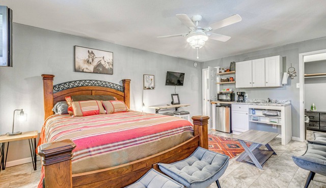 1 Mi to Ruidoso Winter Park! Studio w/Pool Access