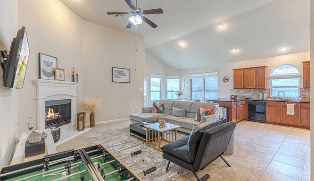 1 story, foosball, COZY 3 bedroom in The Woodlands ! !