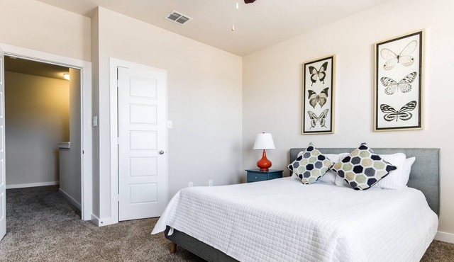 1014 Midlothian - Modern Home Welcoming You in Midlothian