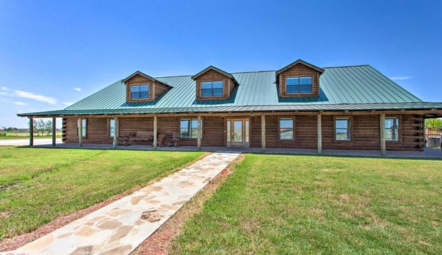 11-Acre Krum Cabin with Jungle Gym and Sand Volleyball