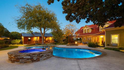 1906 Estate 21 Guests Pool Hot Tub Main House 2 Cabins