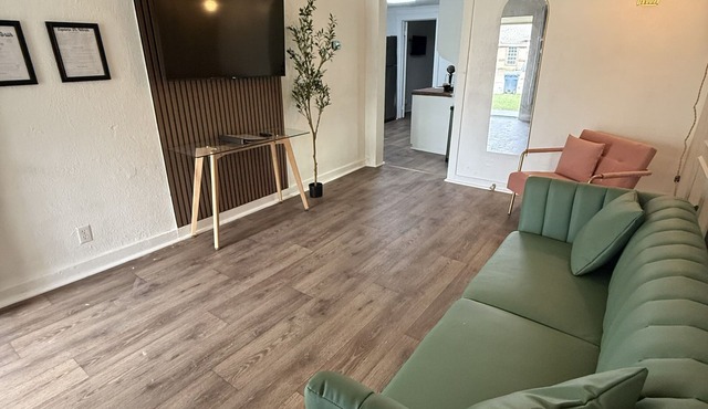 1BR Minutes to Stockyards Fast Wi-Fi + Parking